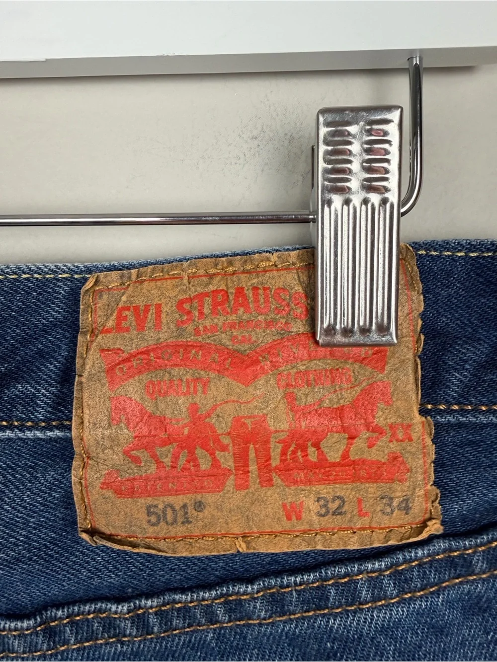 Levi’s 501 Jeans 32x34 Button Fly Straight Leg Medium Wash